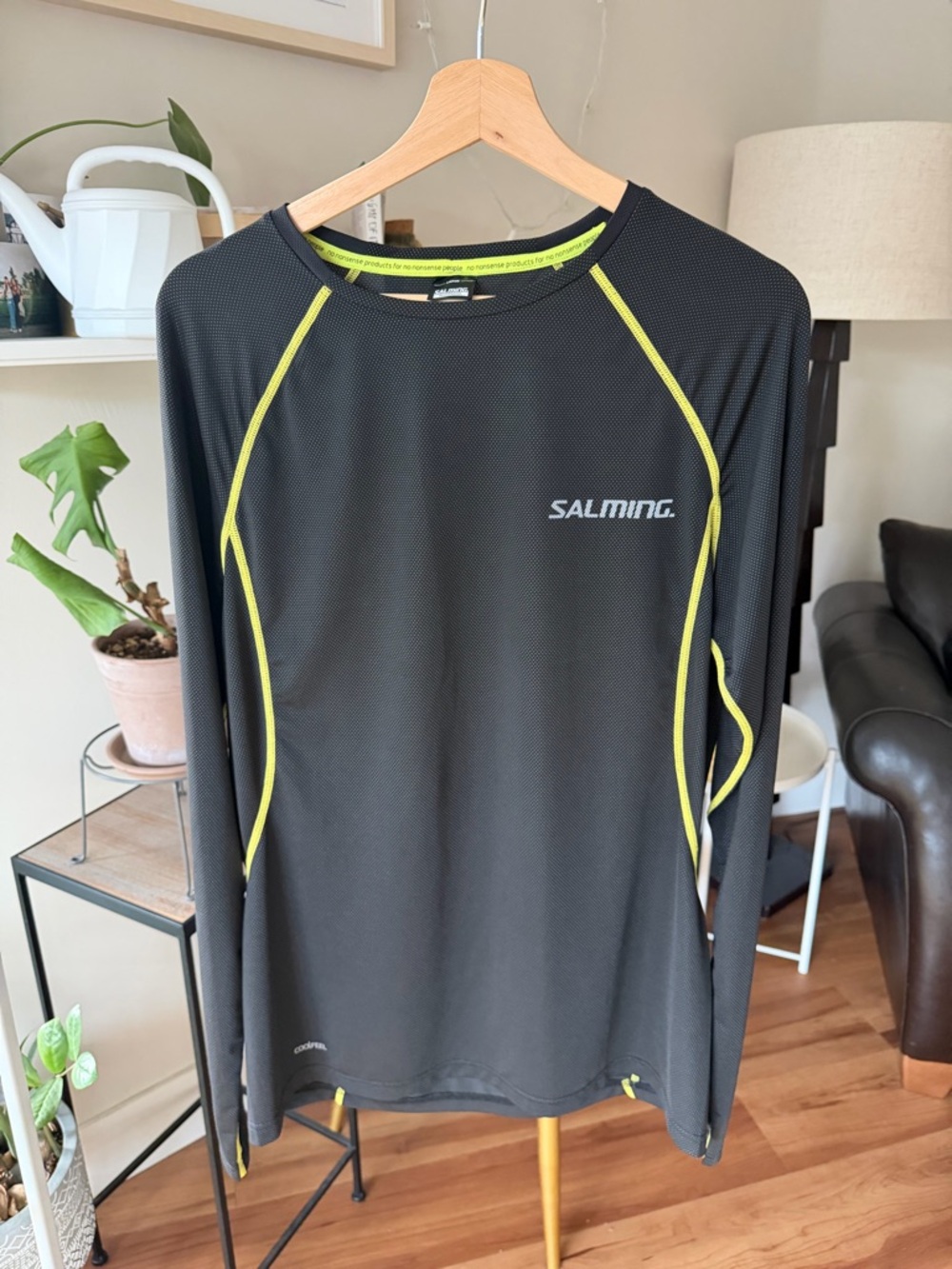 Salming Vented Running Performance Top with Neon Accents - Picture 2 of 6
